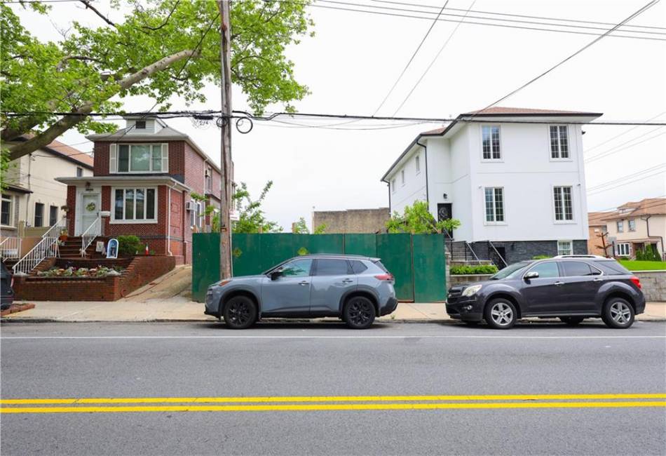 7917 12th Avenue, Brooklyn, New York 11228, 3 Bedrooms Bedrooms, ,5 BathroomsBathrooms,Residential,For Sale,12th,492837