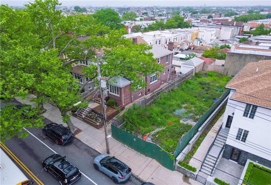 7917 12th Avenue, Brooklyn, New York 11228, 3 Bedrooms Bedrooms, ,5 BathroomsBathrooms,Residential,For Sale,12th,492837