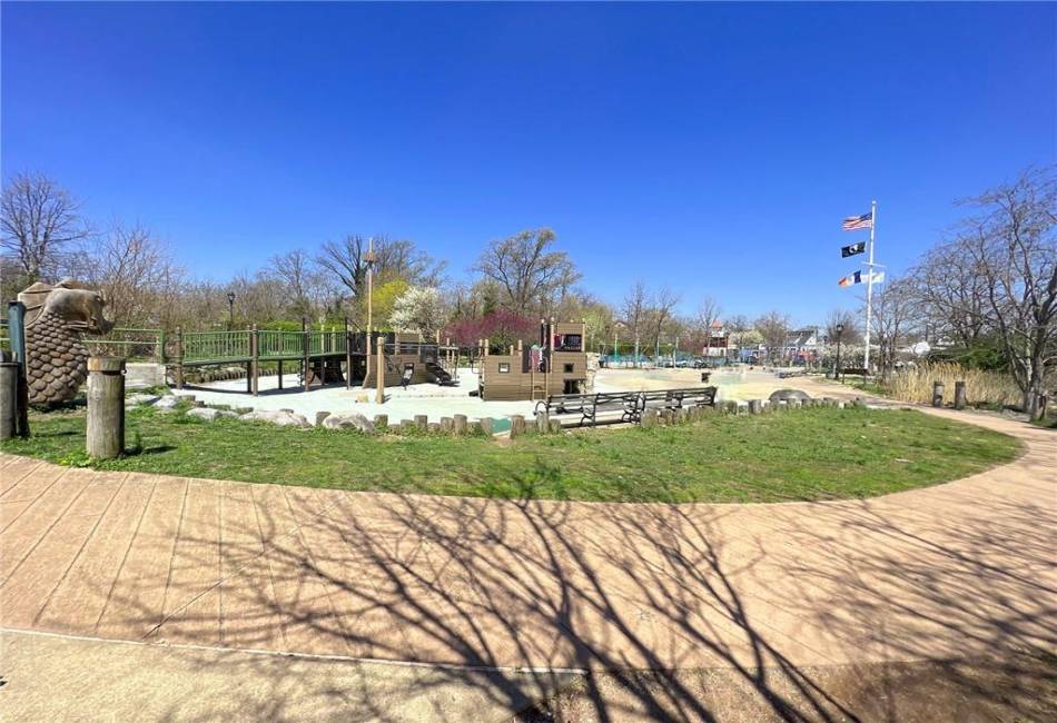 139 Tennyson Drive, Staten Island, New York 10308, 2 Bedrooms Bedrooms, ,2 BathroomsBathrooms,Residential,For Sale,Tennyson,492893