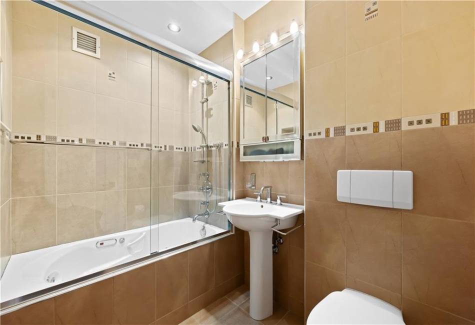 150 Oceana Drive, Brooklyn, New York 11235, 2 Bedrooms Bedrooms, ,2 BathroomsBathrooms,Residential,For Sale,Oceana,492940
