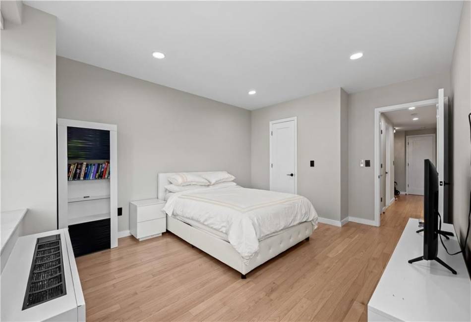 150 Oceana Drive, Brooklyn, New York 11235, 2 Bedrooms Bedrooms, ,2 BathroomsBathrooms,Residential,For Sale,Oceana,492940