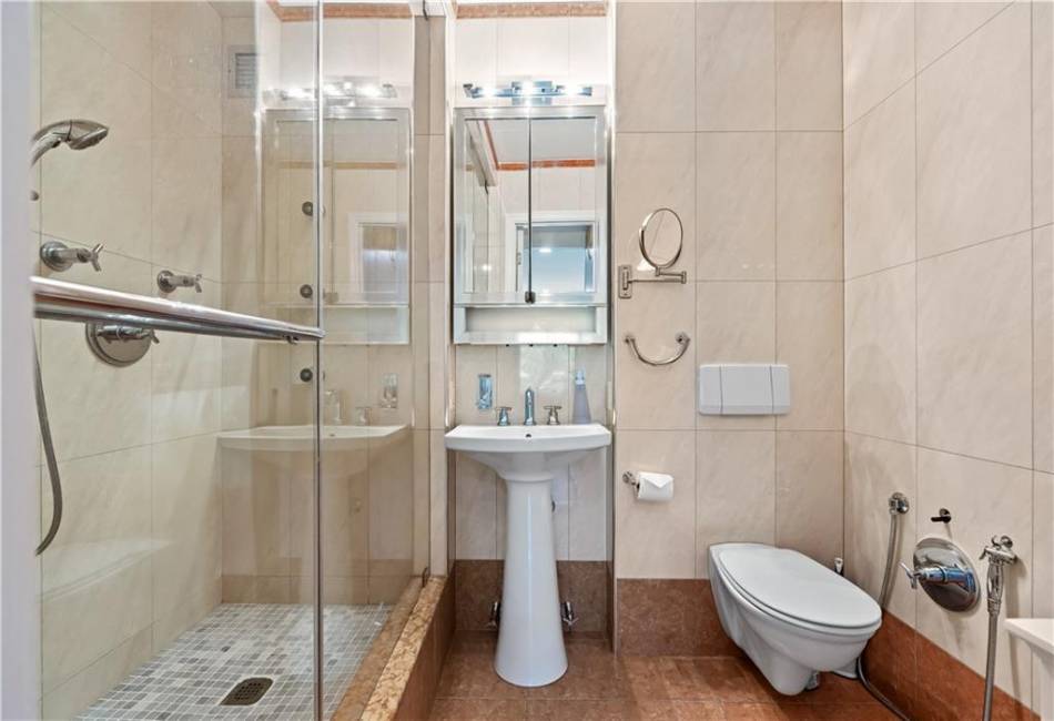 150 Oceana Drive, Brooklyn, New York 11235, 2 Bedrooms Bedrooms, ,2 BathroomsBathrooms,Residential,For Sale,Oceana,492940