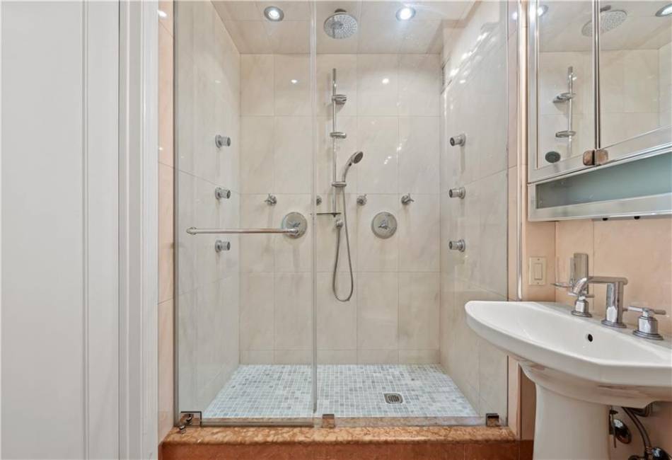 150 Oceana Drive, Brooklyn, New York 11235, 2 Bedrooms Bedrooms, ,2 BathroomsBathrooms,Residential,For Sale,Oceana,492940