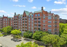 150 Oceana Drive, Brooklyn, New York 11235, 2 Bedrooms Bedrooms, ,2 BathroomsBathrooms,Residential,For Sale,Oceana,492940