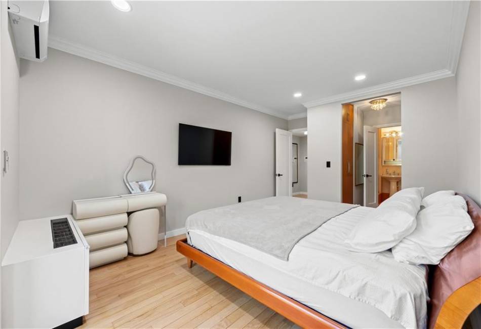 150 Oceana Drive, Brooklyn, New York 11235, 2 Bedrooms Bedrooms, ,2 BathroomsBathrooms,Residential,For Sale,Oceana,492940