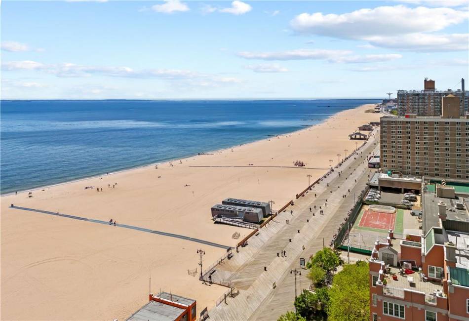 150 Oceana Drive, Brooklyn, New York 11235, 2 Bedrooms Bedrooms, ,2 BathroomsBathrooms,Residential,For Sale,Oceana,492940