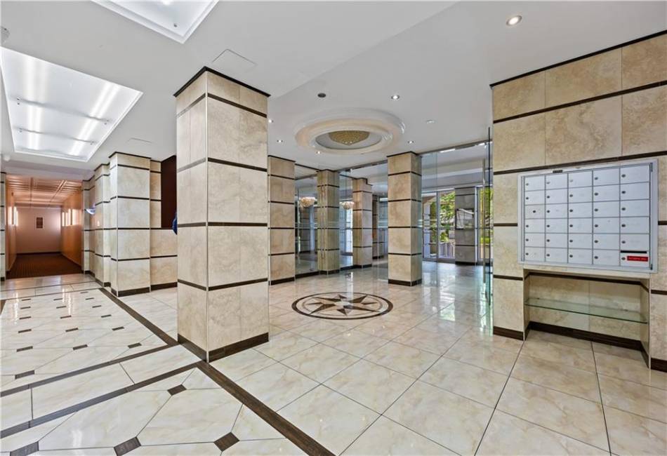 150 Oceana Drive, Brooklyn, New York 11235, 2 Bedrooms Bedrooms, ,2 BathroomsBathrooms,Residential,For Sale,Oceana,492940