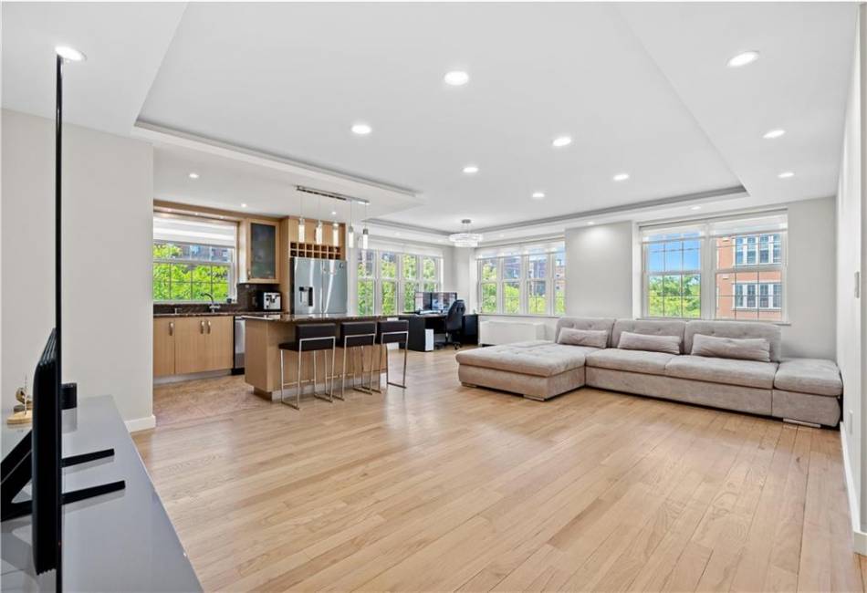 150 Oceana Drive, Brooklyn, New York 11235, 2 Bedrooms Bedrooms, ,2 BathroomsBathrooms,Residential,For Sale,Oceana,492940
