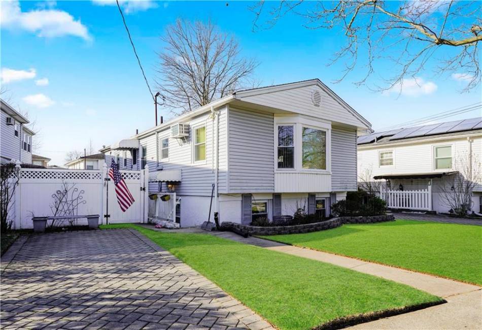 56 Wolverine Street, Staten Island, New York 10306, 4 Bedrooms Bedrooms, ,3 BathroomsBathrooms,Residential,For Sale,Wolverine,492942