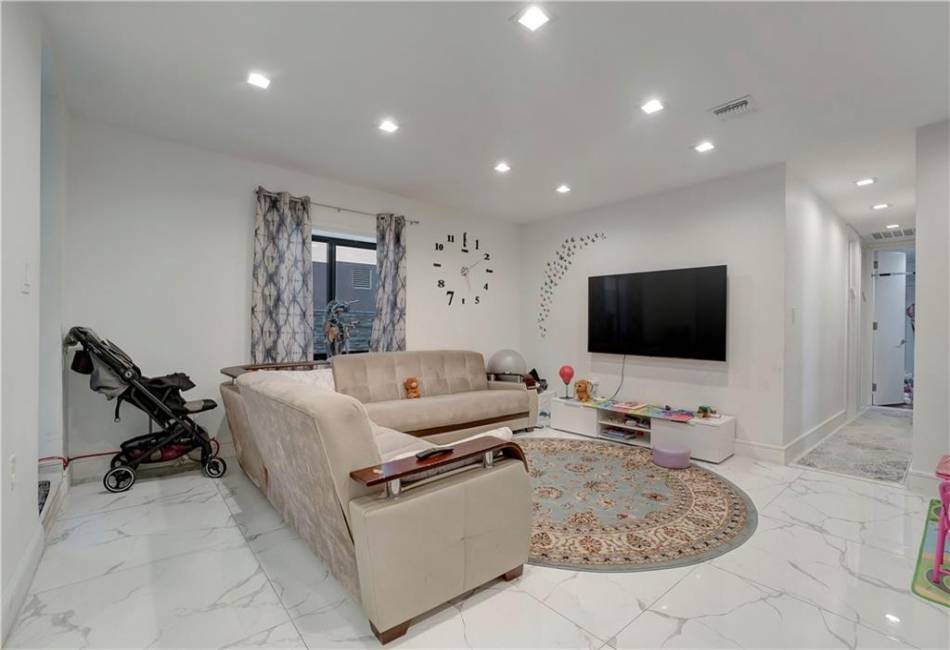 2823 Batchelder Street, Brooklyn, New York 11235, 6 Bedrooms Bedrooms, ,4 BathroomsBathrooms,Residential,For Sale,Batchelder,492947