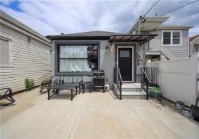 4 Lake Avenue, Brooklyn, New York 11235, 2 Bedrooms Bedrooms, ,1 BathroomBathrooms,Residential,For Sale,Lake,492967