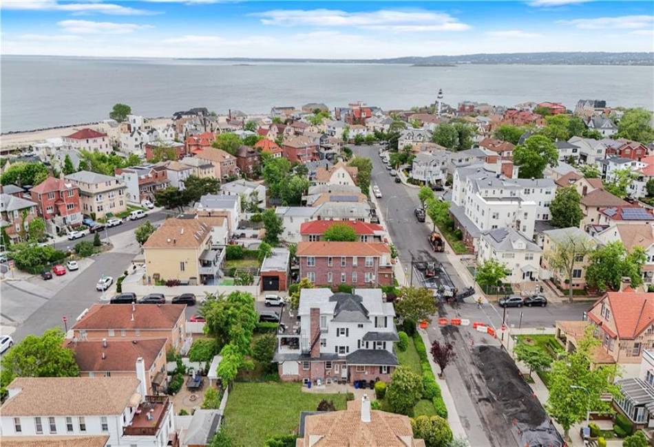 3915 Highland Avenue, Brooklyn, New York 11224, 6 Bedrooms Bedrooms, ,4 BathroomsBathrooms,Residential,For Sale,Highland,492905