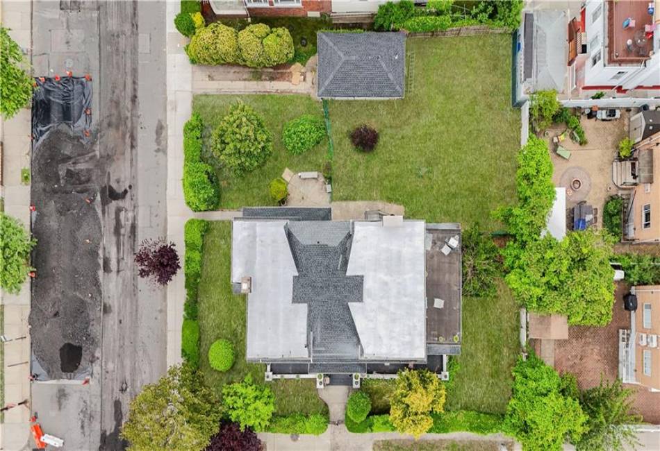 3915 Highland Avenue, Brooklyn, New York 11224, 6 Bedrooms Bedrooms, ,4 BathroomsBathrooms,Residential,For Sale,Highland,492905