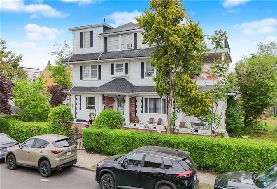 3915 Highland Avenue, Brooklyn, New York 11224, 6 Bedrooms Bedrooms, ,4 BathroomsBathrooms,Residential,For Sale,Highland,492905