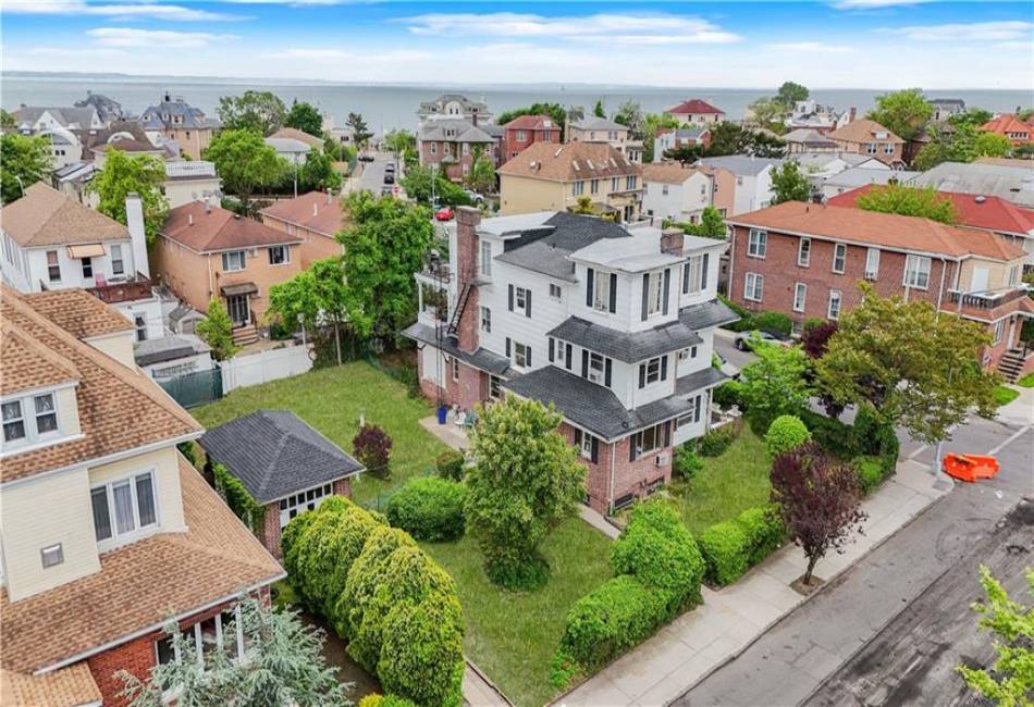 3915 Highland Avenue, Brooklyn, New York 11224, 6 Bedrooms Bedrooms, ,4 BathroomsBathrooms,Residential,For Sale,Highland,492905
