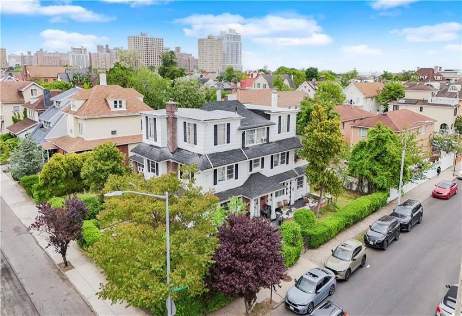 3915 Highland Avenue, Brooklyn, New York 11224, 6 Bedrooms Bedrooms, ,4 BathroomsBathrooms,Residential,For Sale,Highland,492905