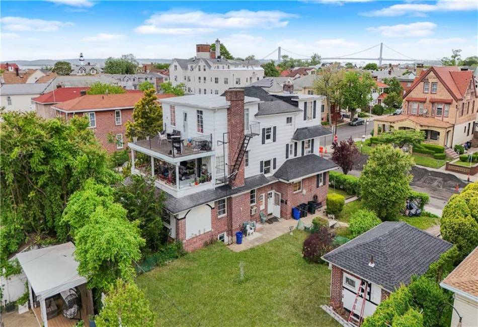 3915 Highland Avenue, Brooklyn, New York 11224, 6 Bedrooms Bedrooms, ,4 BathroomsBathrooms,Residential,For Sale,Highland,492905