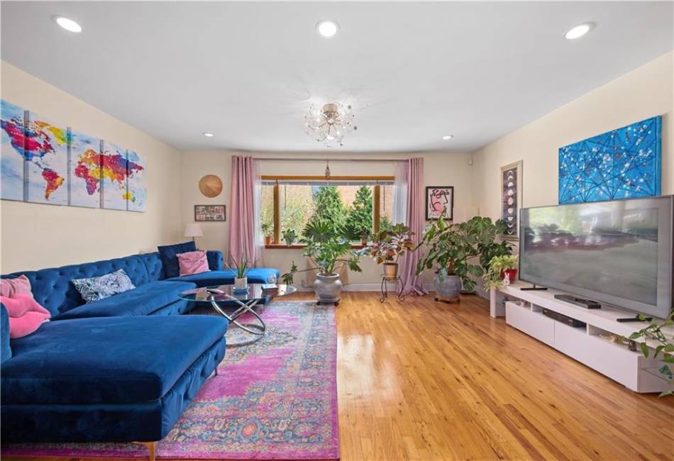 7318 Avenue T, Brooklyn, New York 11234, 3 Bedrooms Bedrooms, ,3 BathroomsBathrooms,Residential,For Sale,Avenue T,492924