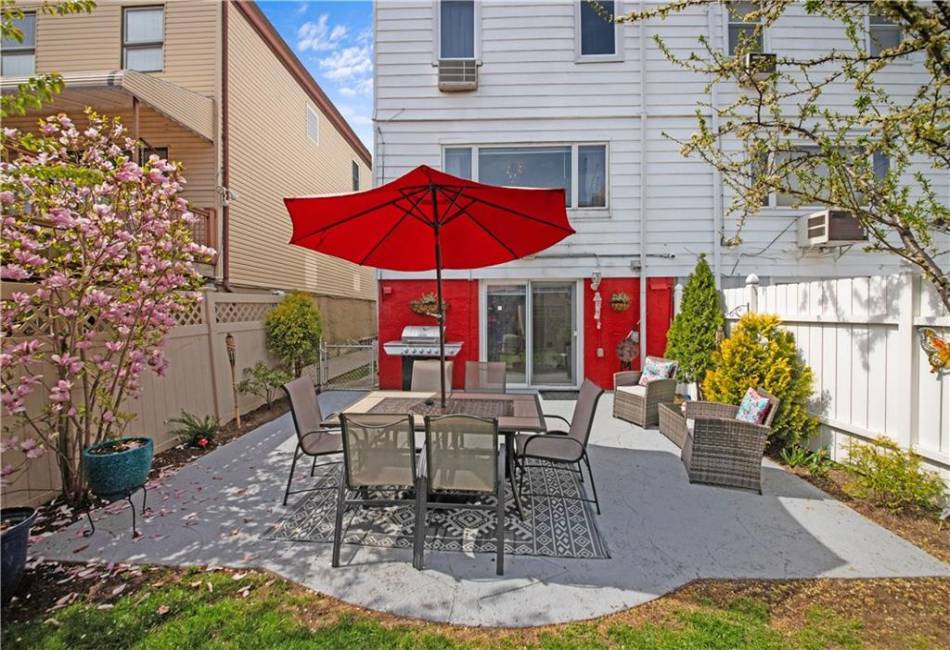 7318 Avenue T, Brooklyn, New York 11234, 3 Bedrooms Bedrooms, ,3 BathroomsBathrooms,Residential,For Sale,Avenue T,492924