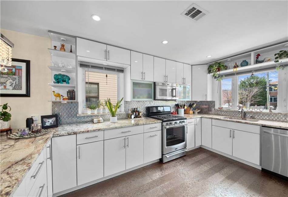 7318 Avenue T, Brooklyn, New York 11234, 3 Bedrooms Bedrooms, ,3 BathroomsBathrooms,Residential,For Sale,Avenue T,492924