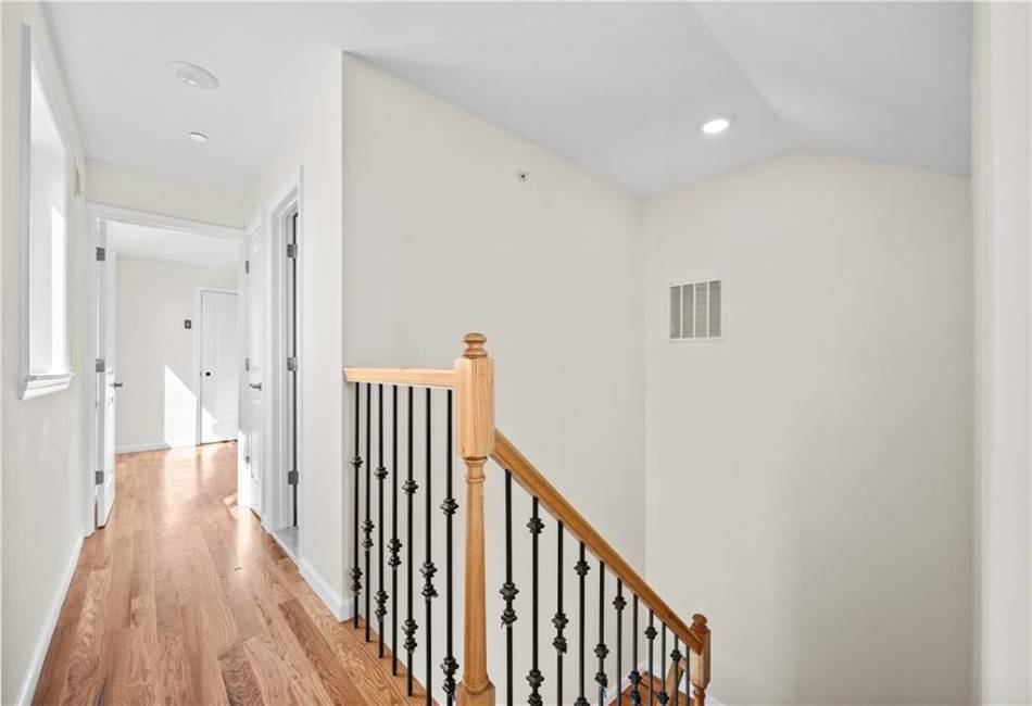 91 Robin Road, Staten Island, New York 10305, 4 Bedrooms Bedrooms, ,3 BathroomsBathrooms,Residential,For Sale,Robin,492644