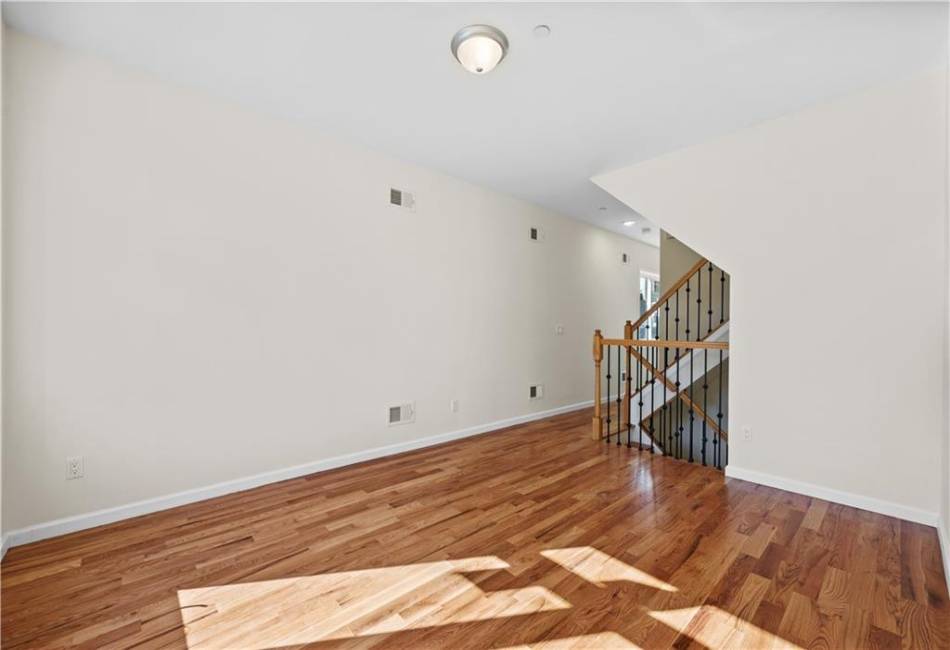 91 Robin Road, Staten Island, New York 10305, 4 Bedrooms Bedrooms, ,3 BathroomsBathrooms,Residential,For Sale,Robin,492644
