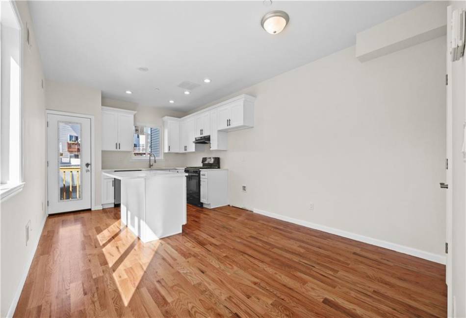 91 Robin Road, Staten Island, New York 10305, 4 Bedrooms Bedrooms, ,3 BathroomsBathrooms,Residential,For Sale,Robin,492644