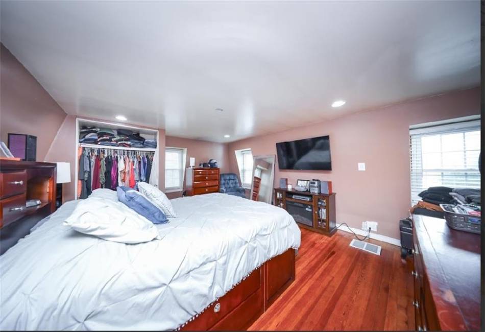 28 Trinity Place, Staten Island, New York 10310, 3 Bedrooms Bedrooms, ,1 BathroomBathrooms,Residential,For Sale,Trinity,492966