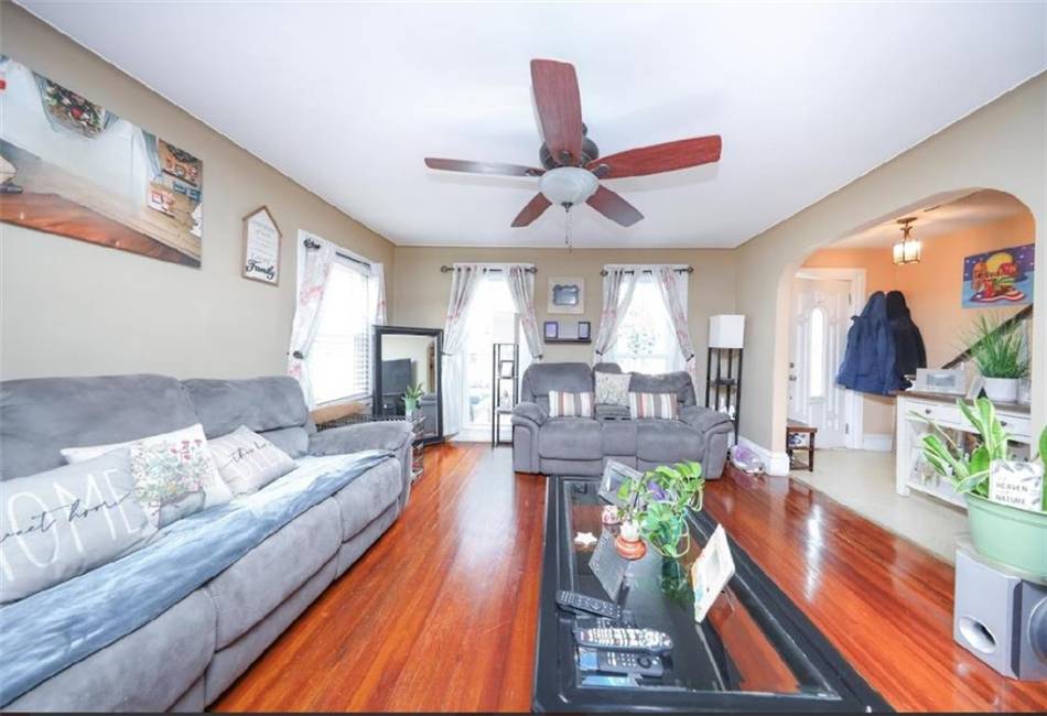 28 Trinity Place, Staten Island, New York 10310, 3 Bedrooms Bedrooms, ,1 BathroomBathrooms,Residential,For Sale,Trinity,492966