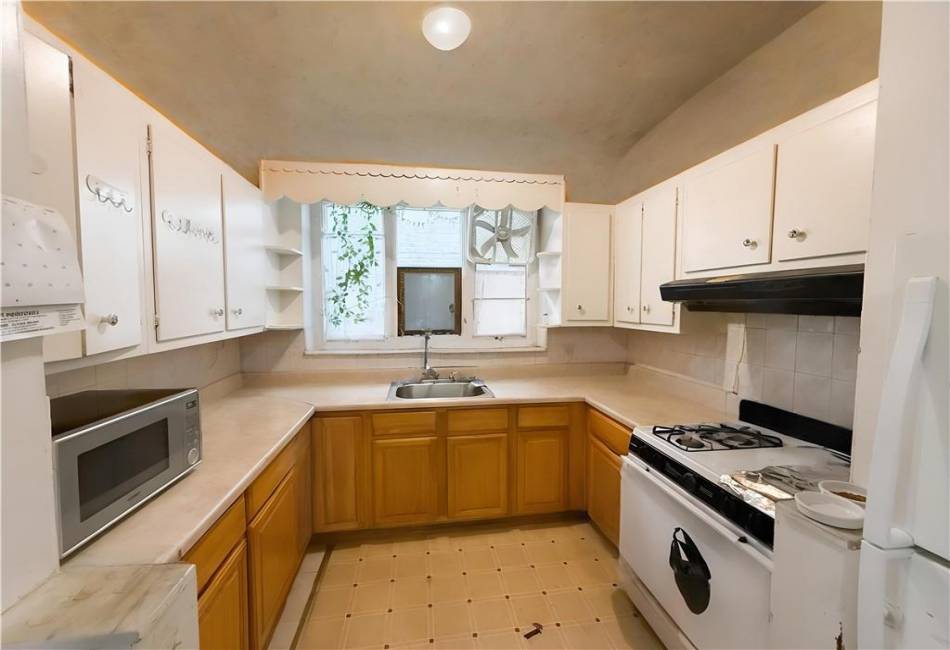 1685 East 2nd St Street, Brooklyn, New York 11223, ,4 BathroomsBathrooms,Residential,For Sale,East 2nd St,493003